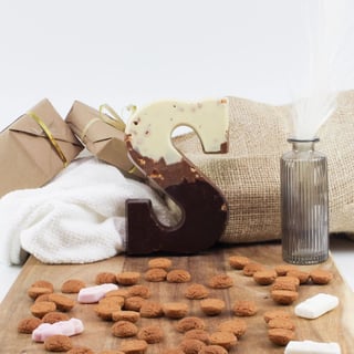 Chocoladeletter Conny Kiezen Met Hazelnoot A - Puur, Melk, Wit - 200 Gram - Ambachtelijk Handgemaakt