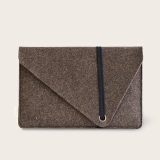 Tablet laptop sleeve gerecycled vilt - Made out of - Bruin