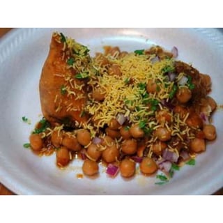 2 Piece Fresh Samosa With Chana