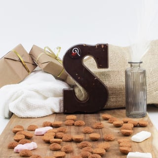 Chocoladeletter Met Hazelnoot A - Puur - 200 Gram - Ambachtelijk Handgemaakt