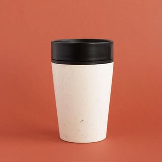 Herbruikbare koffiebeker Gerecycled 227ml - Circular & Co - Zwart-Crème