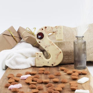 Chocoladeletter Met Hazelnoot A - Wit - 200 Gram - Ambachtelijk Handgemaakt