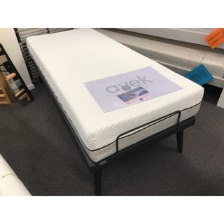 Avek Stiel Vlak Spiraal 90x200 Met Hoge Poten Showroommodel