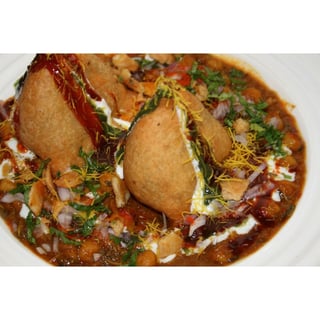 4 Piece Fresh Samosa With Chana