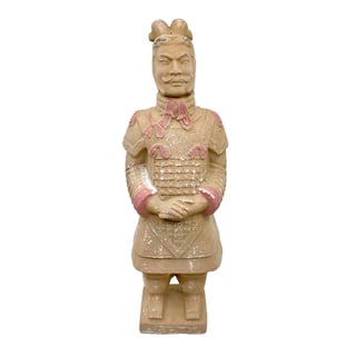 Beeld Chinese Soldaat Staand Handen Gevouwen Terracotta 15x42cm