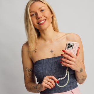 Telefoonkoord met Naam  Gepersonaliseerde Korte Parelketting (30 cm) - Natural vibes