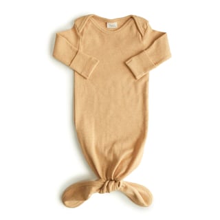 Mushie ribbed Knotted Baby Gown 0/3 mnd - Mustard melange