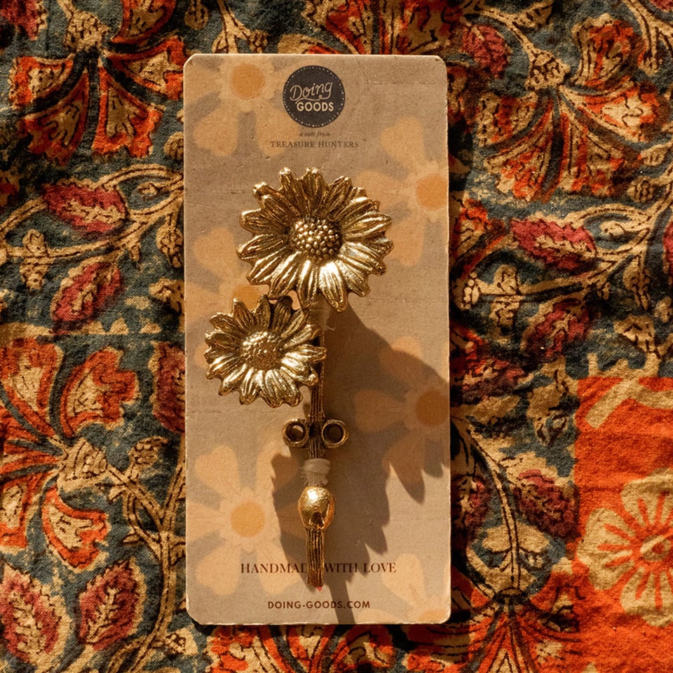 Wandhaakje Breezy Daisy Double Messing 6x12cm