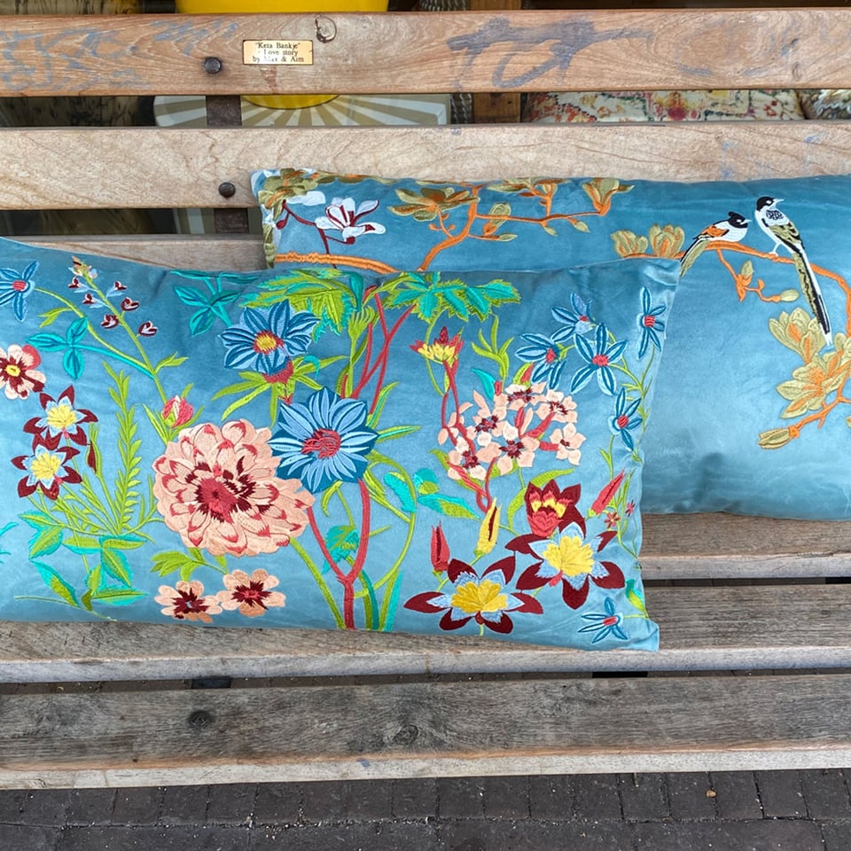 Sierkussen Vogels Op Tak Licht Blauw Velours 60x35cm