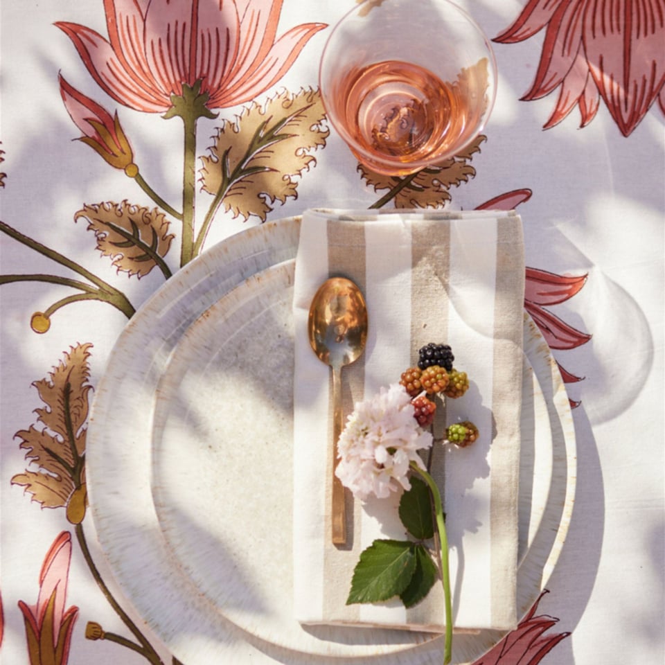 Bungalow Katoenen Blokprint Tafelkleed Flora Rose, Gebroken Wit Met Rozetinten, Olijf en Goudbruin 170 X 300 Cm