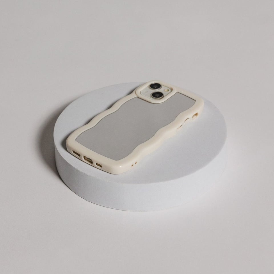 Beige Wavy Mirror Hoesje  Golvend spiegelhoesje met glansfinish