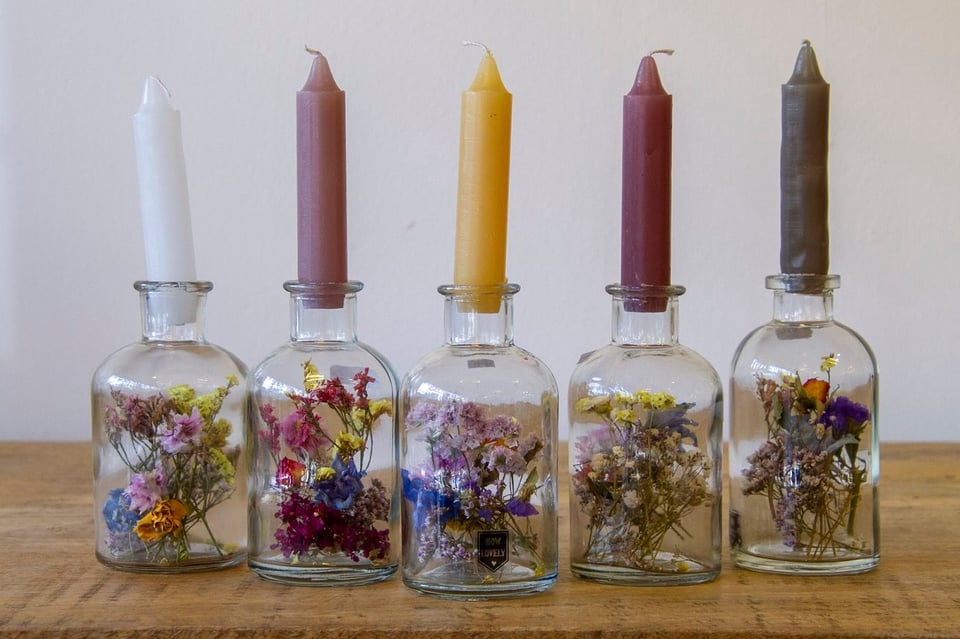 Kaars Met Droogbloemen in Glas