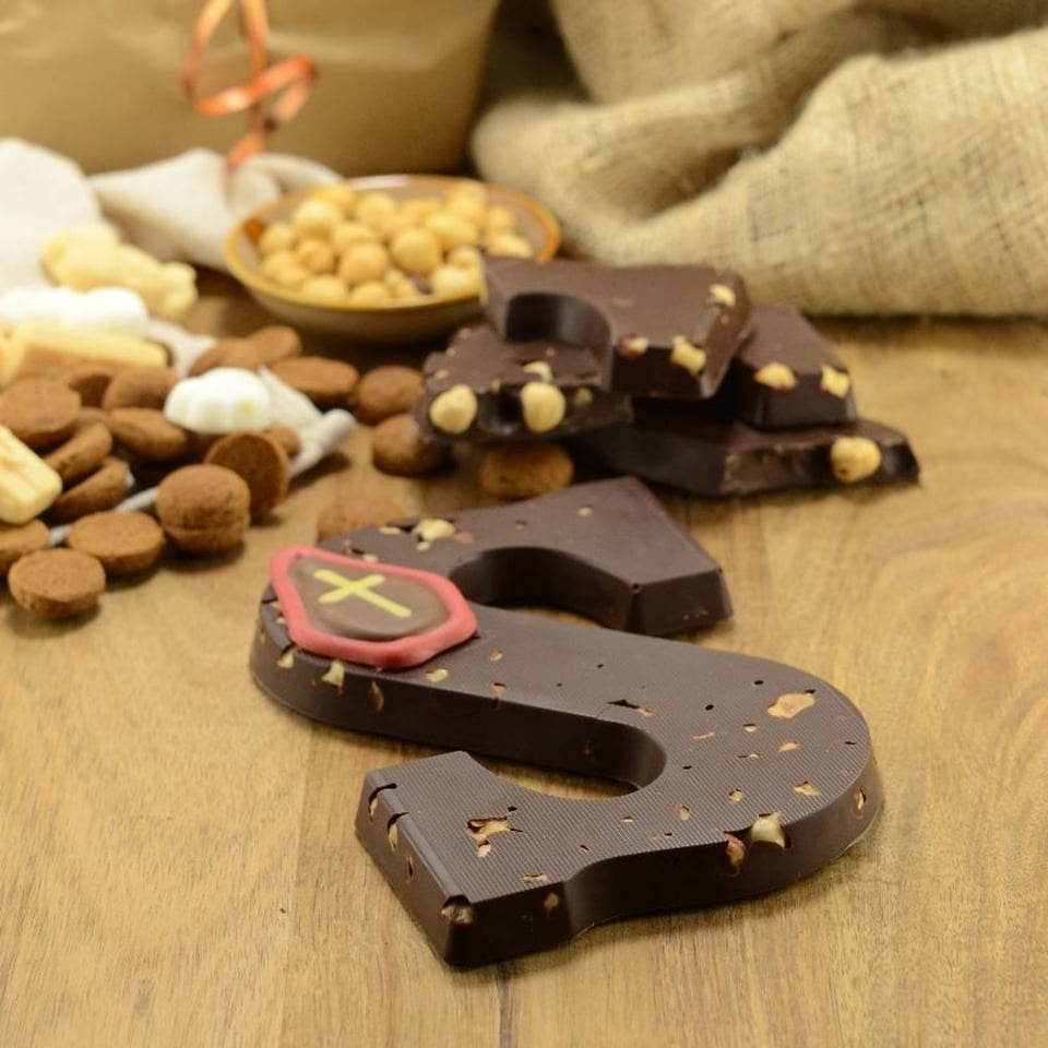 Chocoladeletter Met Hazelnoot A - Puur - 200 Gram - Ambachtelijk Handgemaakt