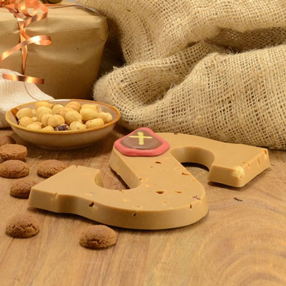 Chocoladeletter Salted Caramel Met Hazelnoot S - Gold - 200 Gram - Ambachtelijk Handgemaakt