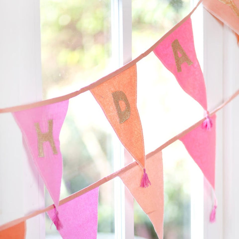 Stoffen Slinger - Pink Embroidered Happy Bday (3m)