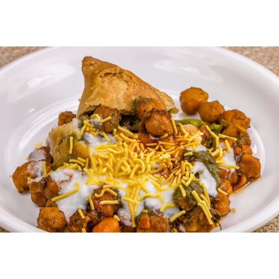 1 Piece Fresh Samosa With Chana