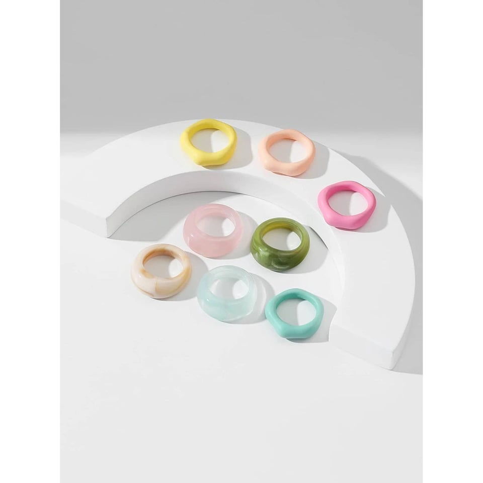 Set van 8 gekleurde ringen