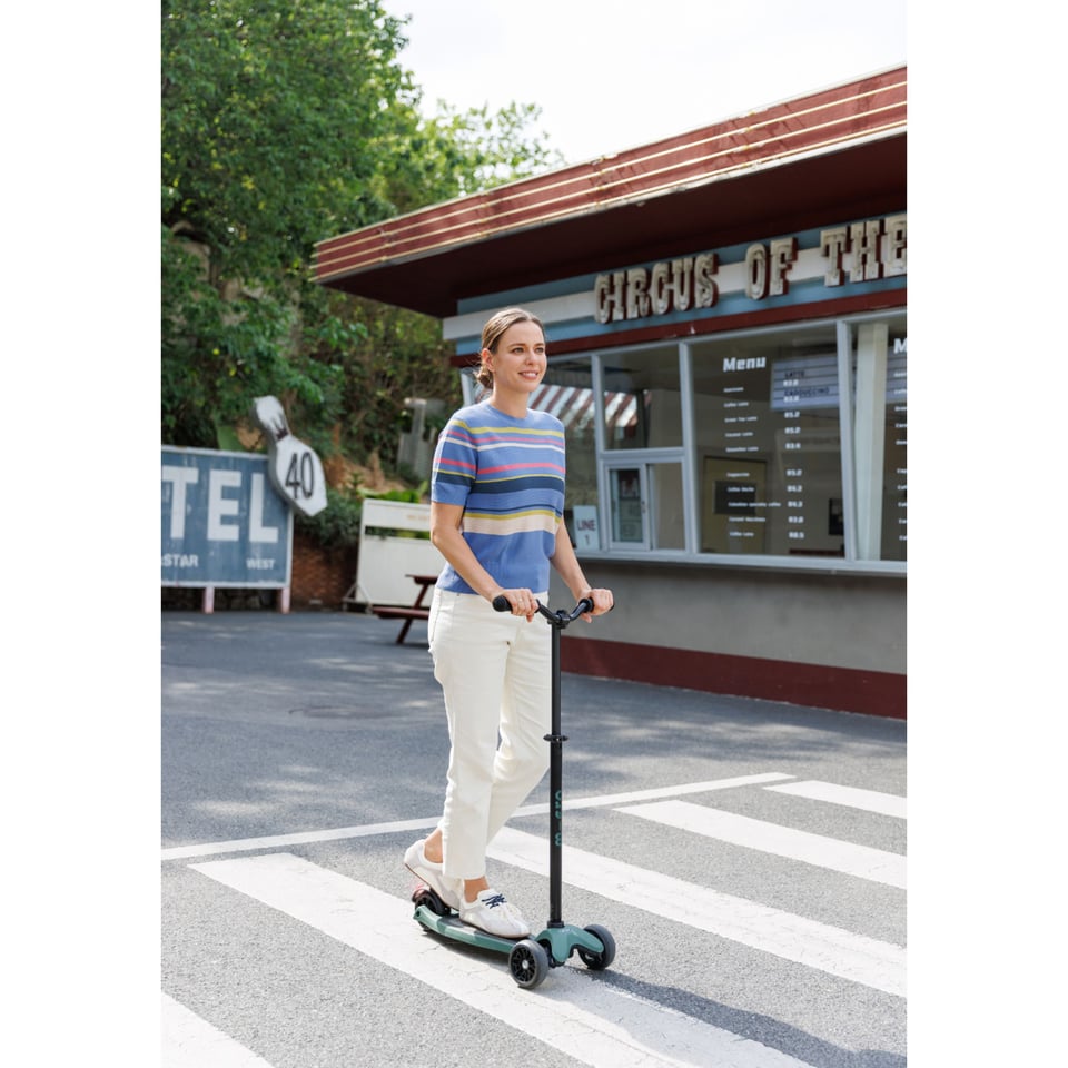 Micro Kickboard Reloaded Olive Groen