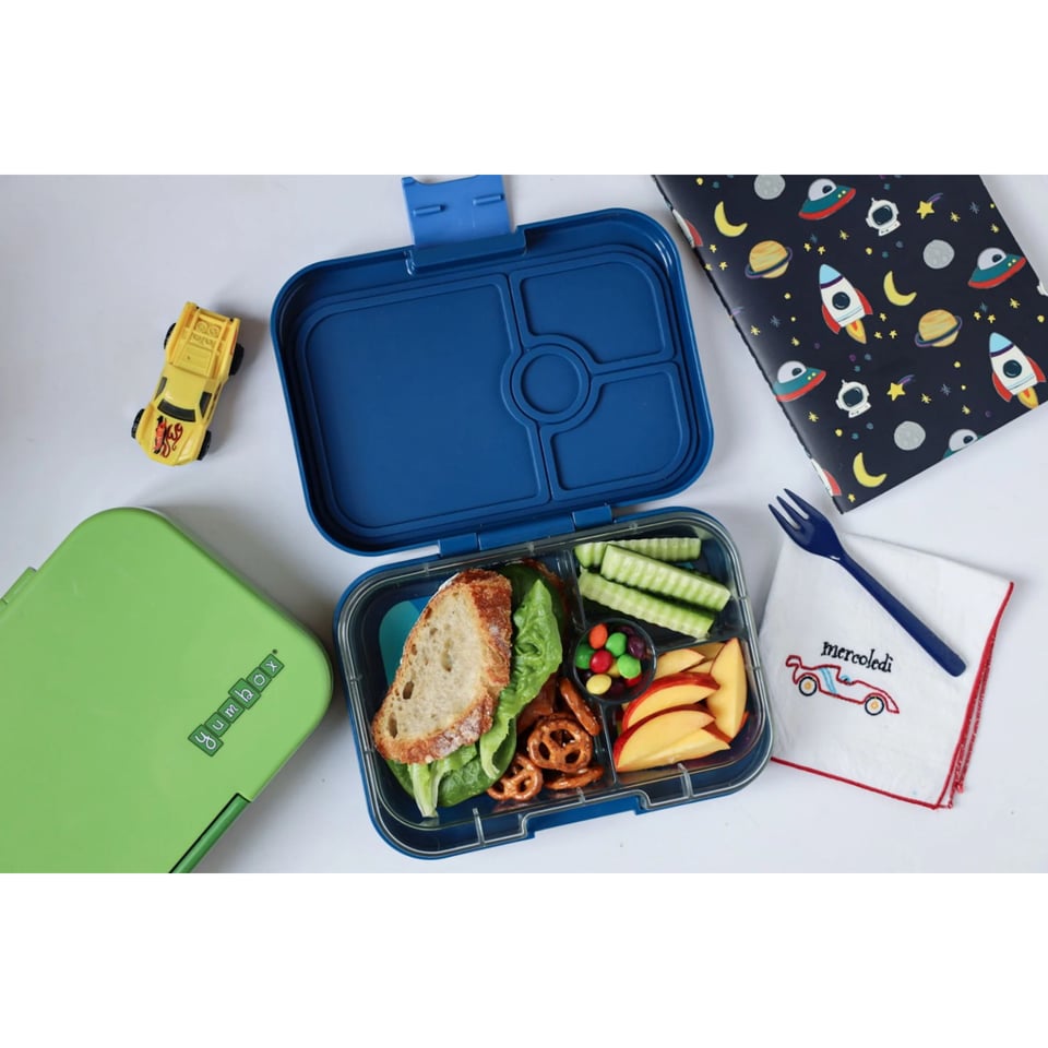 Yumbox Panino 4-Vakken - Monte Carlo Blue / Race Cars Tray