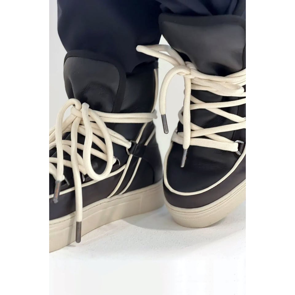 Est'Seven Mouton Sneaker Napa - Black/White Trim