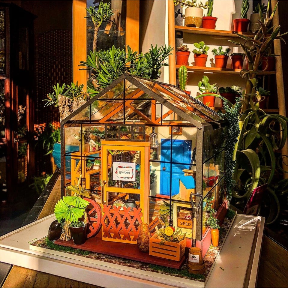 Cathy’s Flower House Miniature House