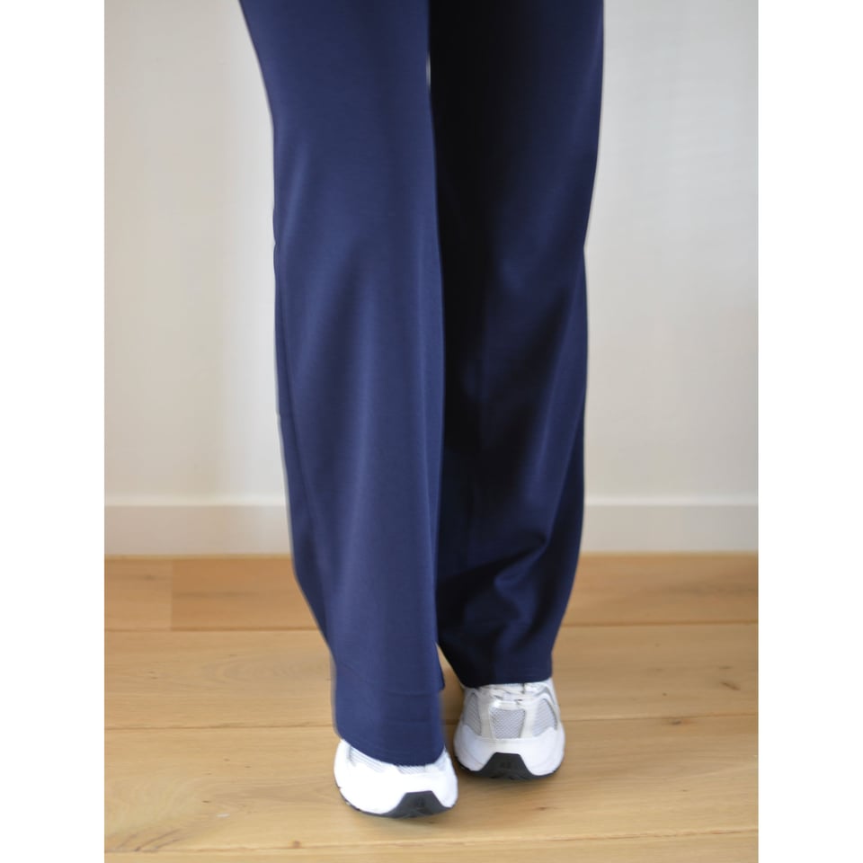 Musthave Navy glut pants