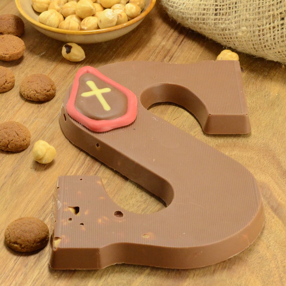 Chocoladeletter Met Hazelnoot A - Melk - 200 Gram - Ambachtelijk Handgemaakt