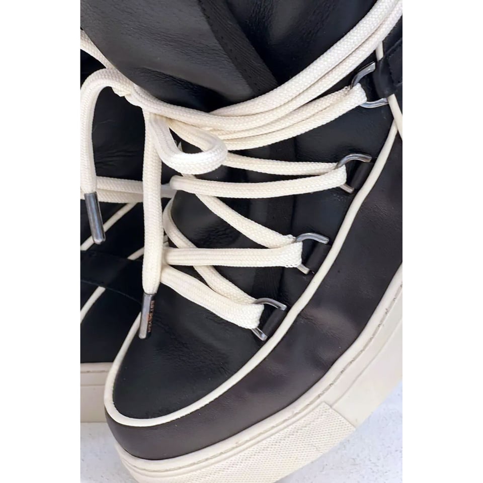 Est'Seven Mouton Sneaker Napa - Black/White Trim