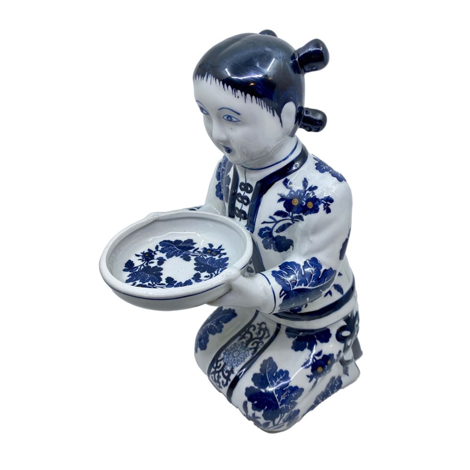Beeld Chinese Vrouw Met Schaaltje Blauw-Wit Keramiek 14x30cm