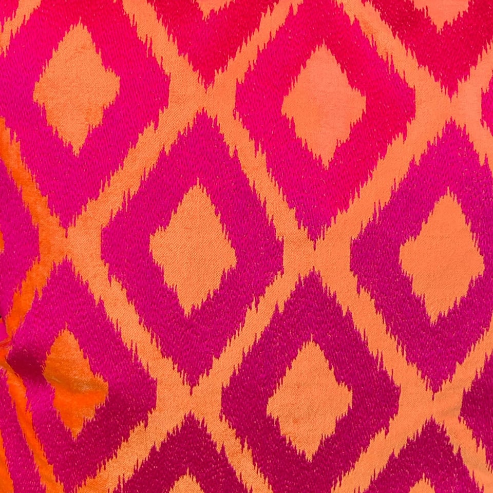 Sierkussen Triangel Oranje Fuchsia 50x50cm Bies