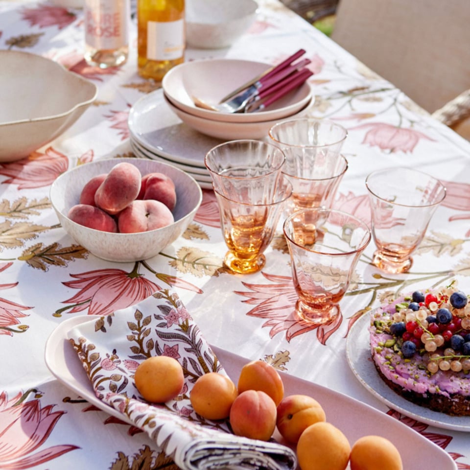 Bungalow Katoenen Blokprint Tafelkleed Flora Rose, Gebroken Wit Met Rozetinten, Olijf en Goudbruin 170 X 300 Cm