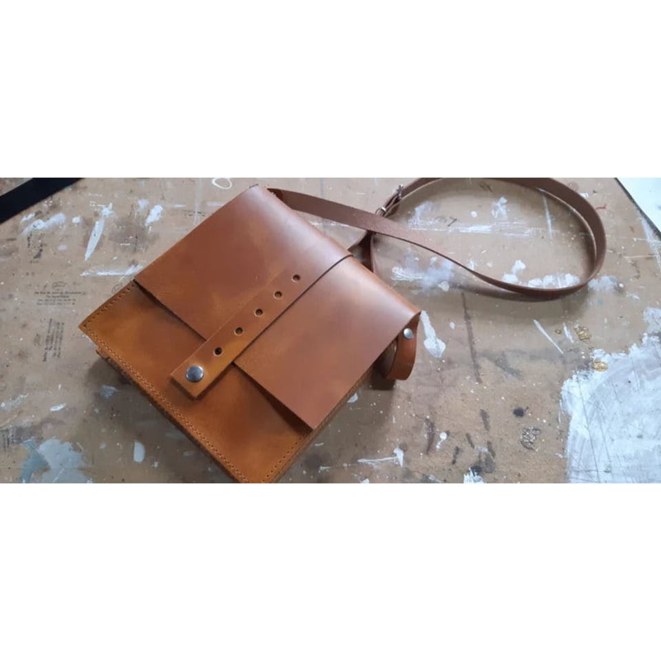 Liam Leather Shoulderbag Mini - Cognac