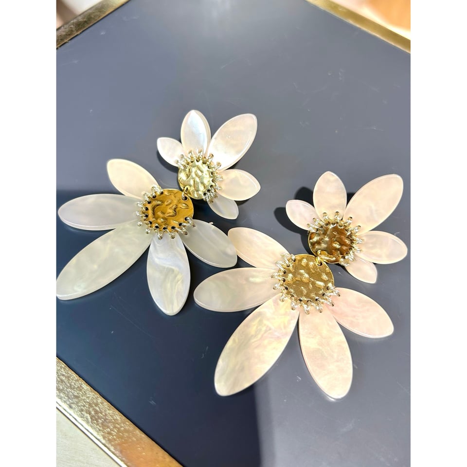 BohoFlower earrings Light weight * Crème - Onesize