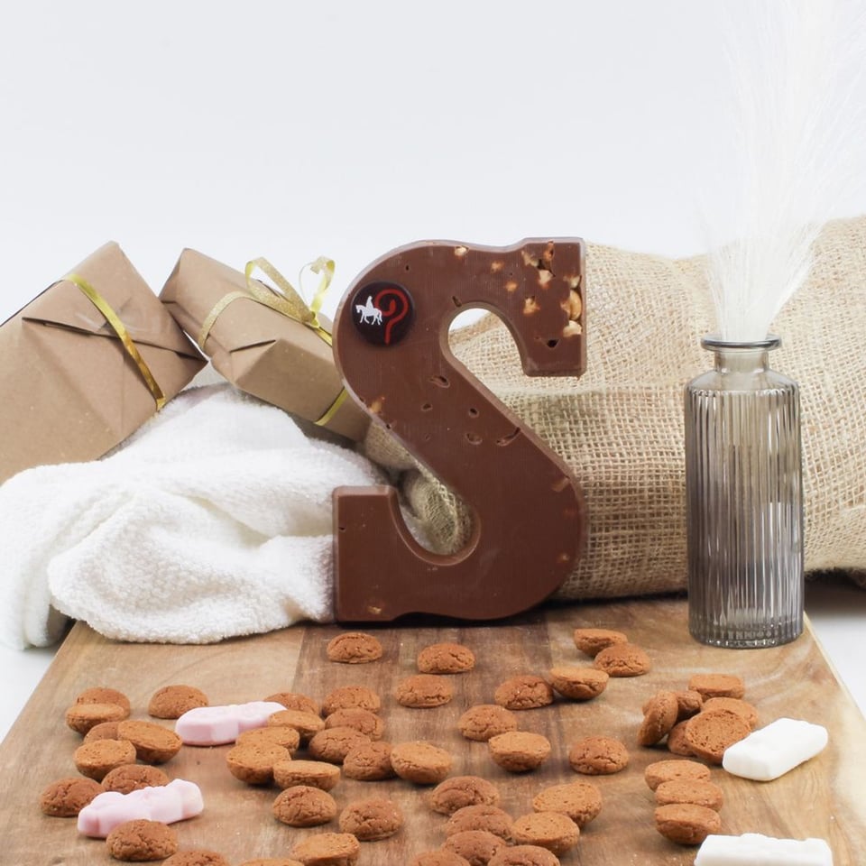 Chocoladeletter Met Hazelnoot A - Melk - 200 Gram - Ambachtelijk Handgemaakt