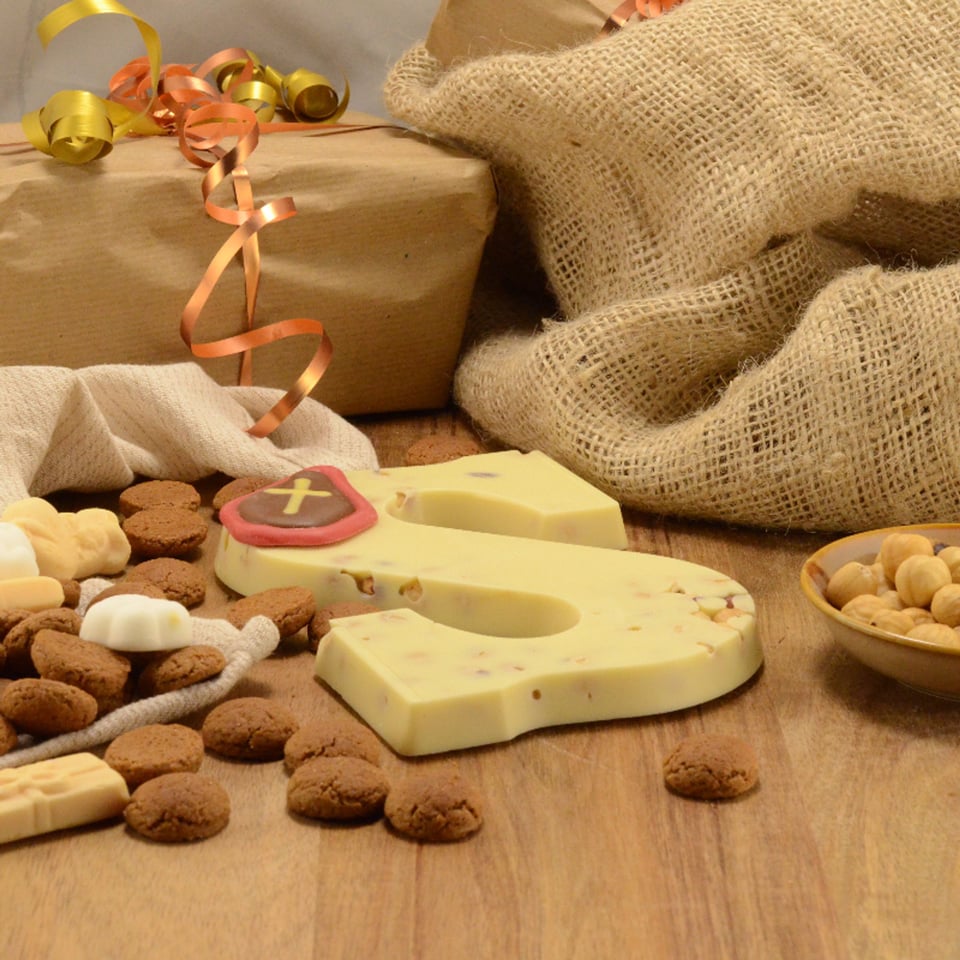 Chocoladeletter Met Hazelnoot A - Wit - 200 Gram - Ambachtelijk Handgemaakt