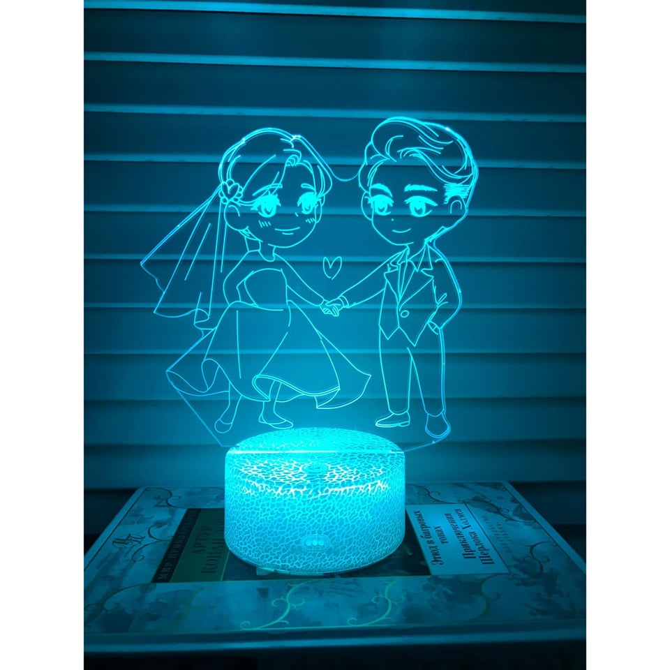 Nachtlampje liefde beeld. Nachtlamp twee geliefden. Huwelijk lampje. 3D illusie tafelnachtlamp 7-kleurig