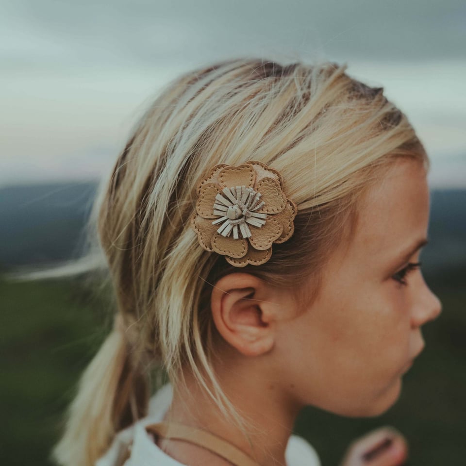 Donsje Zaza Fields Hairclip Buttercup Gold Metallic Nubuck