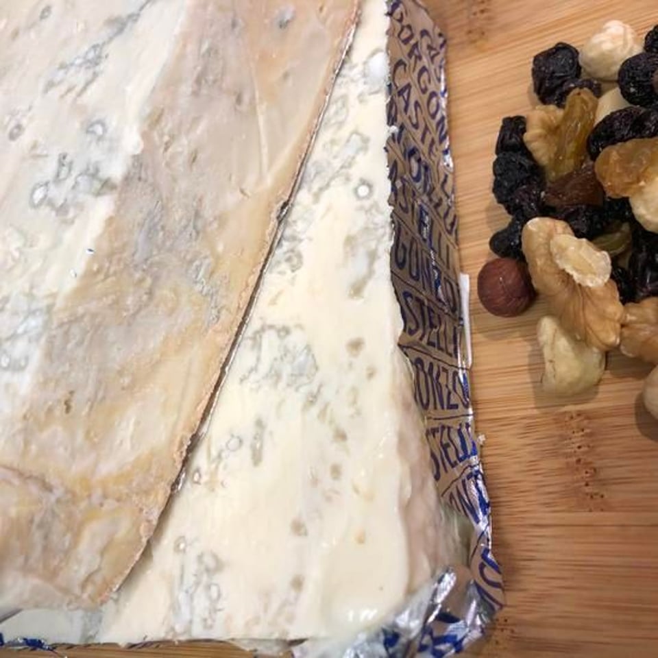 Gorgonzola pikant italiaanse blauwader kaas.