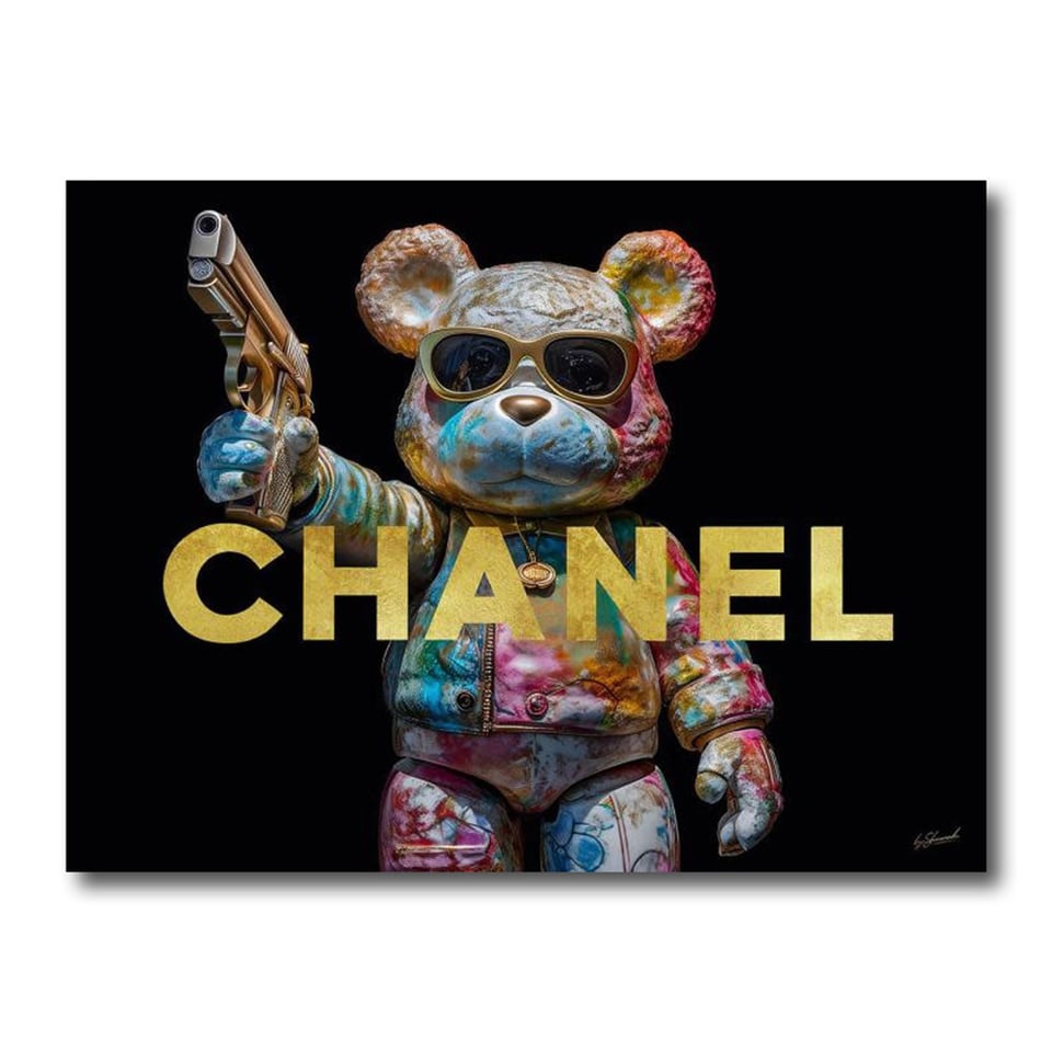 Glasschilderij Chanel Teddybeer Met Gun 80x60cm