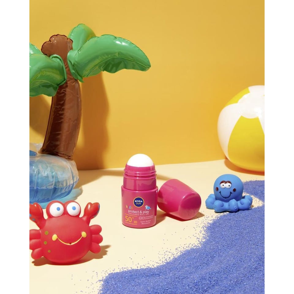 NIVEA SUN Kids Protect & Play Roze Roll-On Zonnebrand SPF 50+ - 50 Ml Roze Gekleurde Zonnebrand Voor Kinderen Met Een Roll-on Applicatie