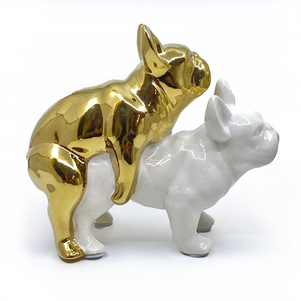 Beeldje Bulldogs in Love Wit-Goud Porselein 17x20cm