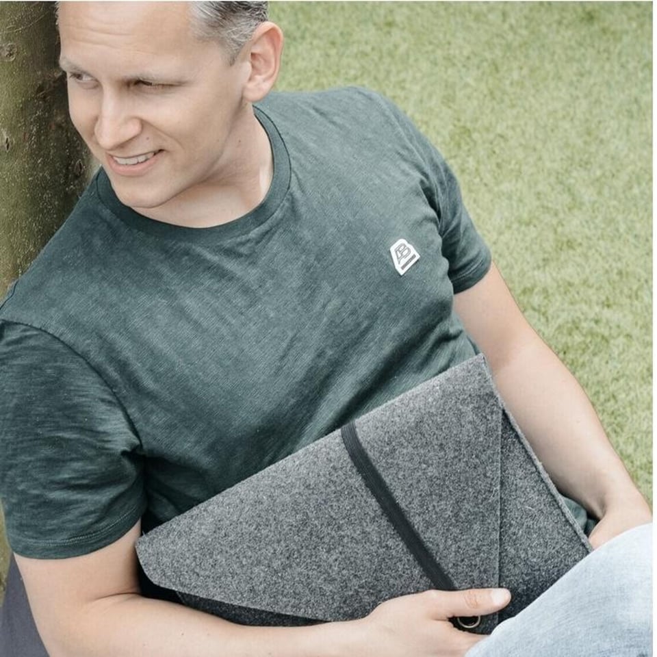 Tablet laptop sleeve gerecycled vilt - Made out of