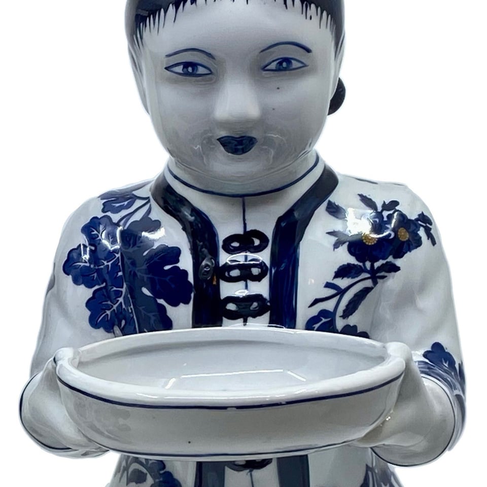 Beeld Chinese Vrouw Met Schaaltje Blauw-Wit Keramiek 14x30cm