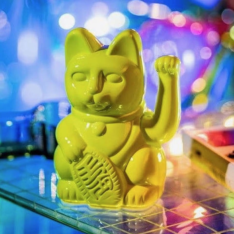 Lucky Cat Shiny Yellow 10x15cm in Cadeau Doos