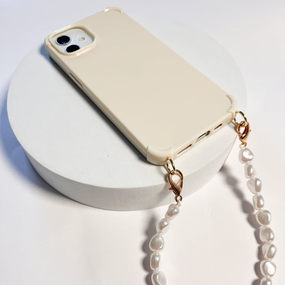 Beige iPhone Hoesje met Haakjes  Functioneel & Stijlvol voor Elke Outfit