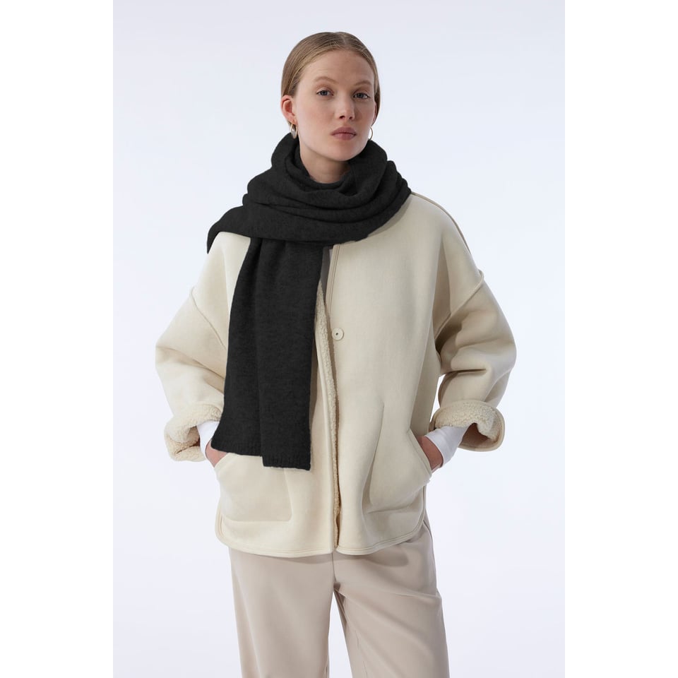 Knit-Ted Evi Scarf - Black