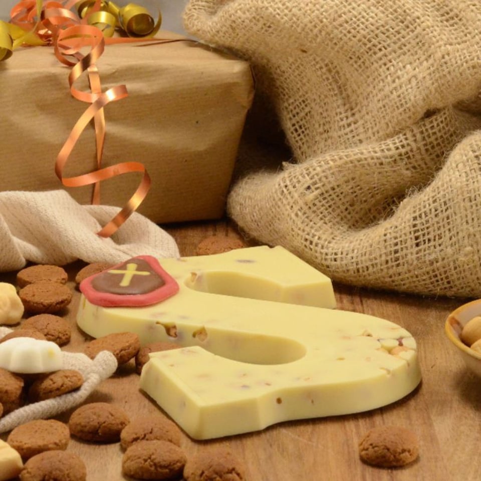 Chocoladeletter Met Hazelnoot A - Wit - 200 Gram - Ambachtelijk Handgemaakt