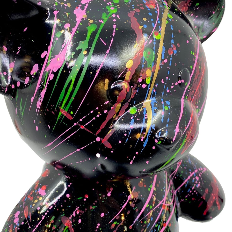 Beeld Design Beer Zittend Zwart Multicolor Splash 30x32cm