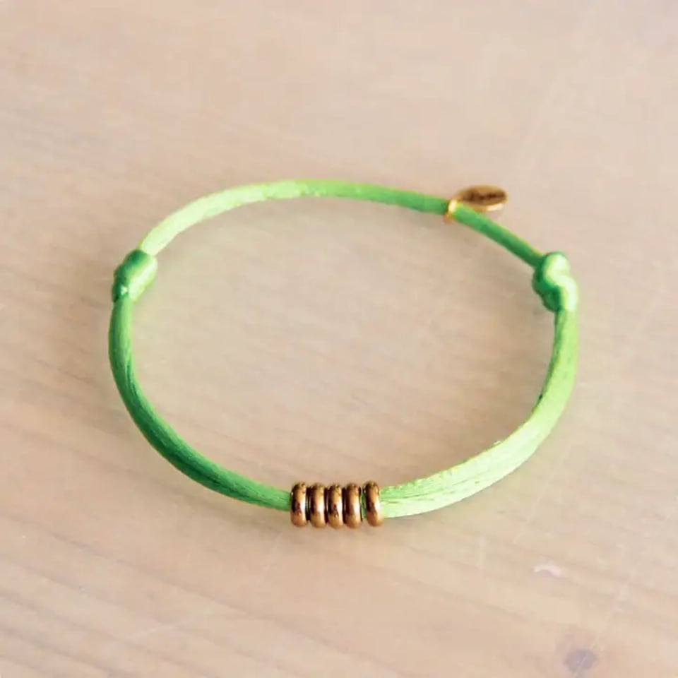 Bazou Satijnen Armband Met Ringen Groen/goud