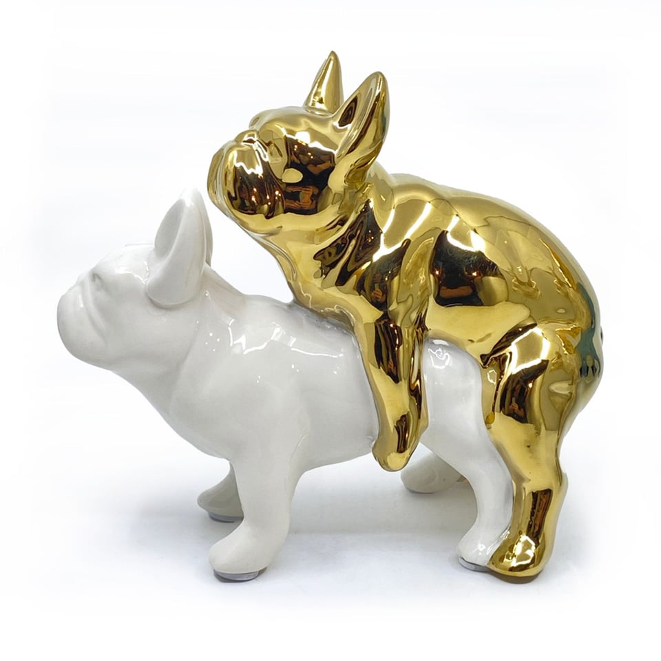 Beeldje Bulldogs in Love Wit-Goud Porselein 17x20cm